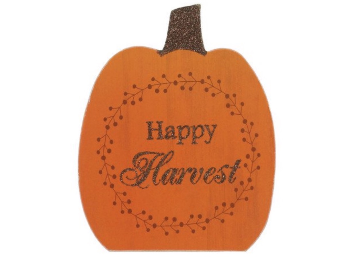 pumpkin sign with "happy harvest" on it, dollar store fall decor