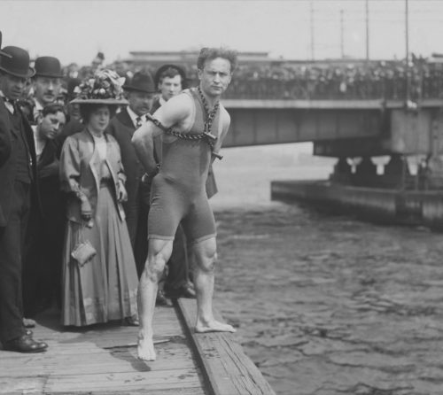 harry houdini performing a stunt