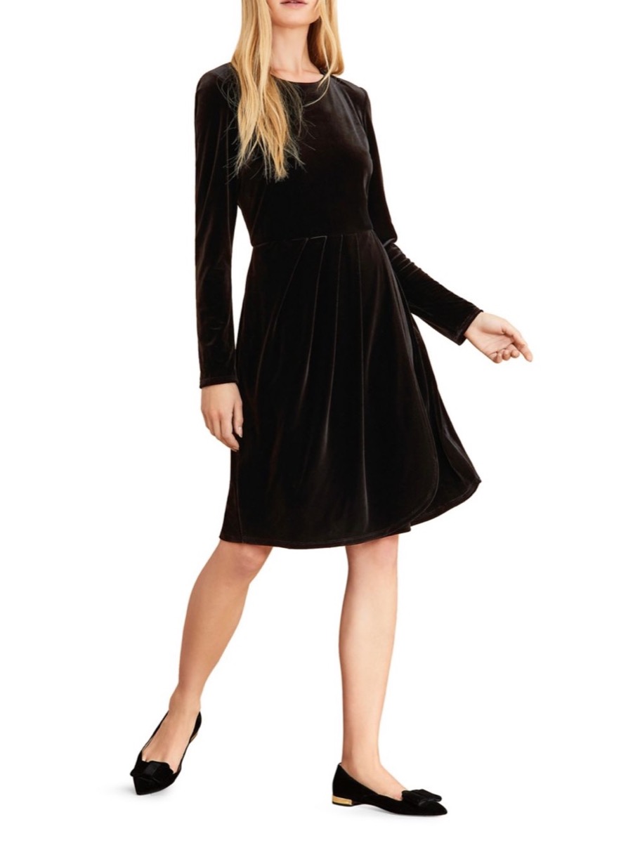 woman wearing long sleeved black ruched dress, fall dresses