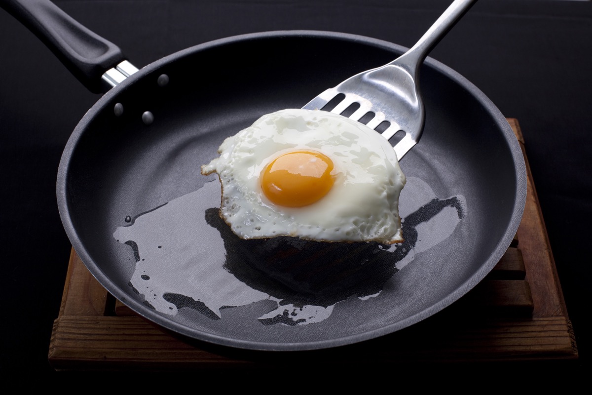 using a metal spatula with a nonstick pan for a fried egg, objects using wrong