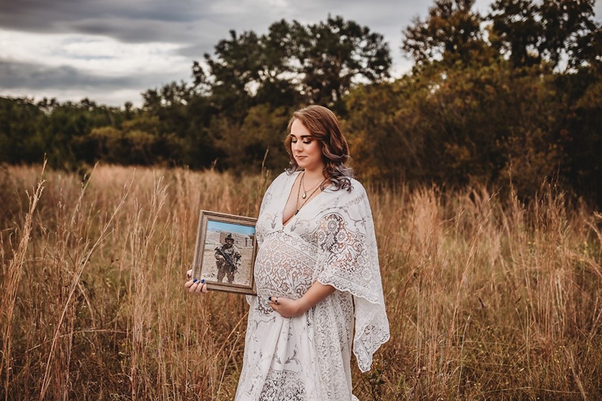 mother-to-be photoshoot for military husband killed in action