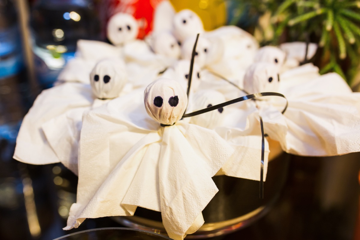 DIY Ghost Lollipops Halloween Crafts