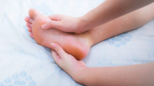21 Foot Symptoms That Indicate Bigger Health Problems
