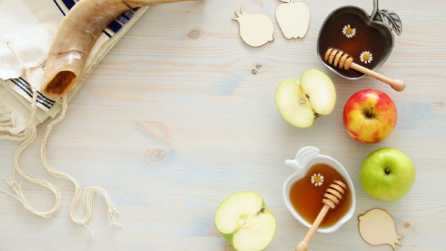 tallit, shofar, apples, and honey, rosh hashanah facts