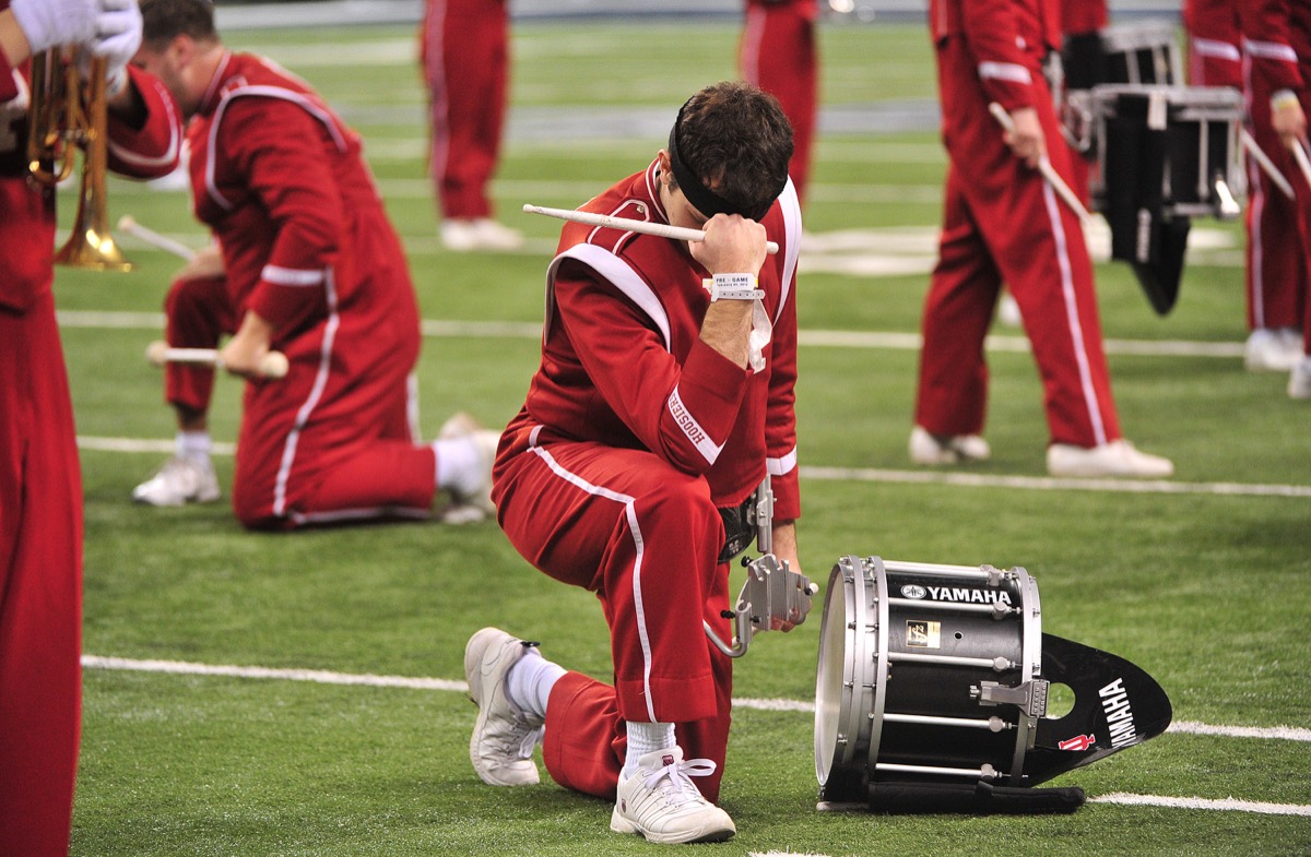 marching band member tebowing
