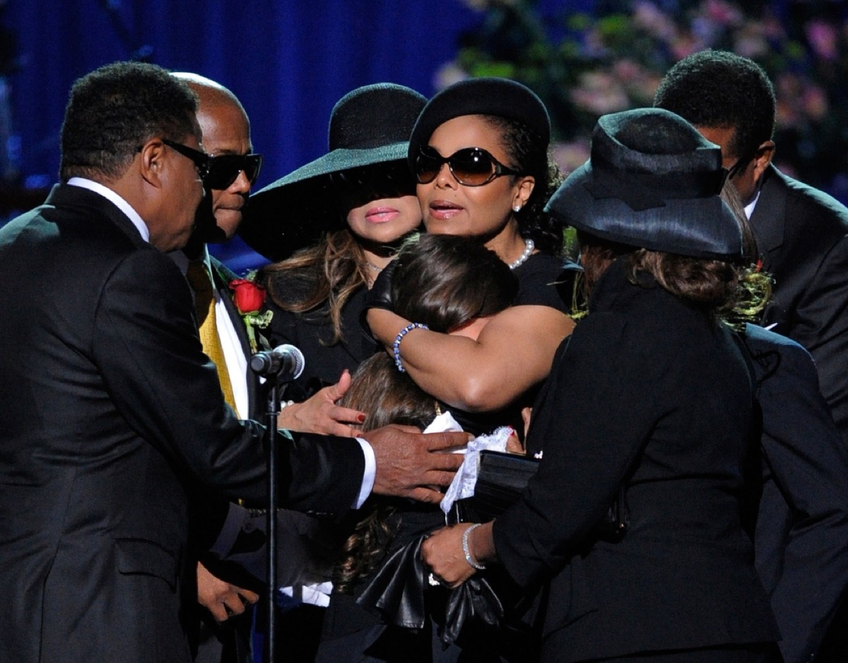 Jackson family embraces at memorial service for Michael Jackson