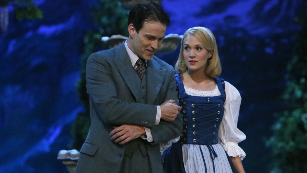 carrie underwood and stephen moyer in the sound of music live