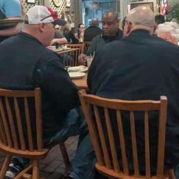 strangers dine with elderly woman at cracker barrel