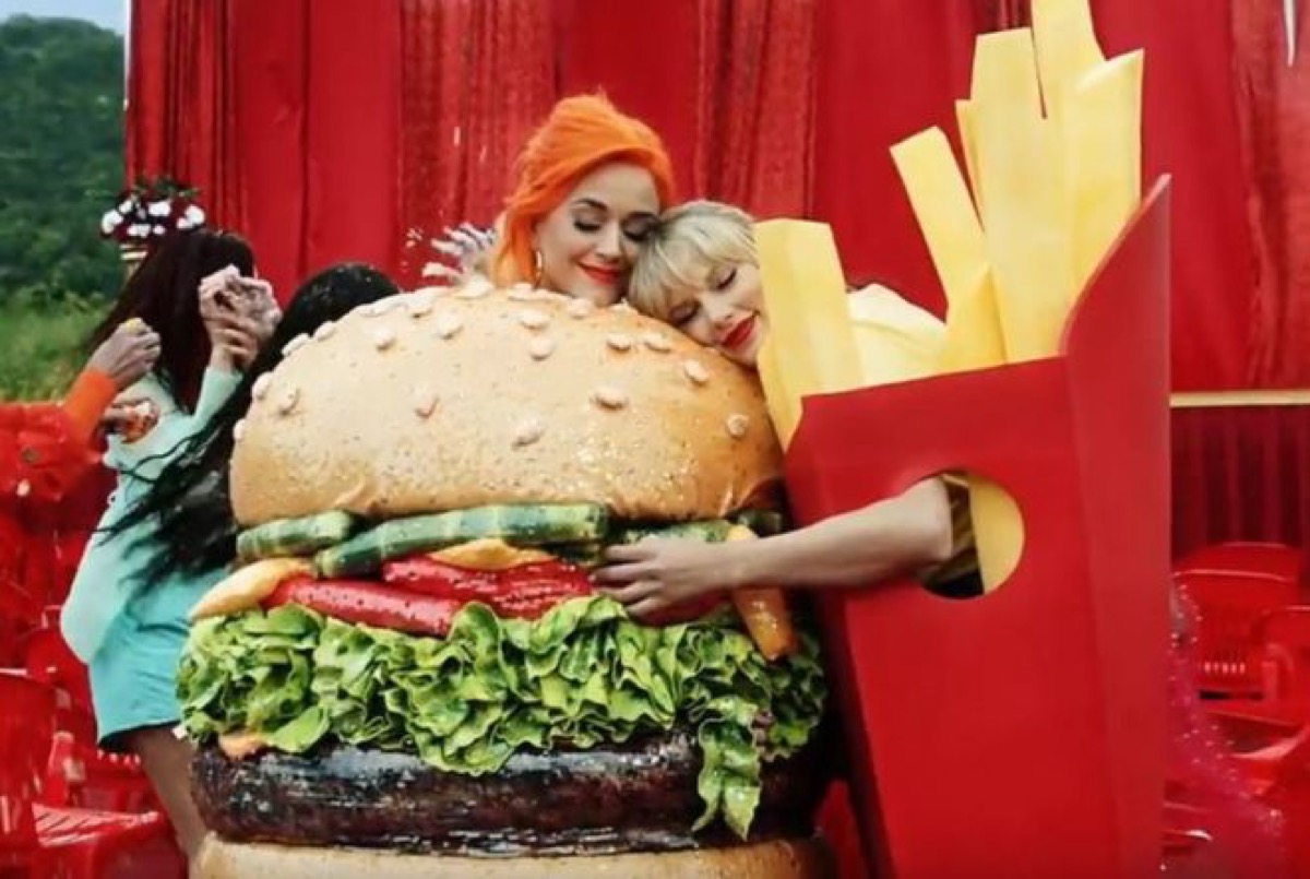 taylor swift and katy perry hugging in you need to calm down music video
