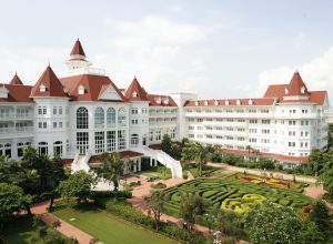 overview of the hong kong disneyland hotel and garden