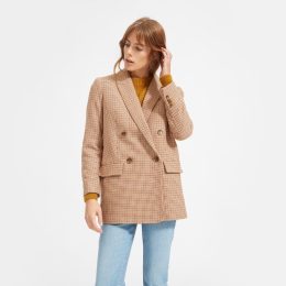 Woman wearing herringbone blazer