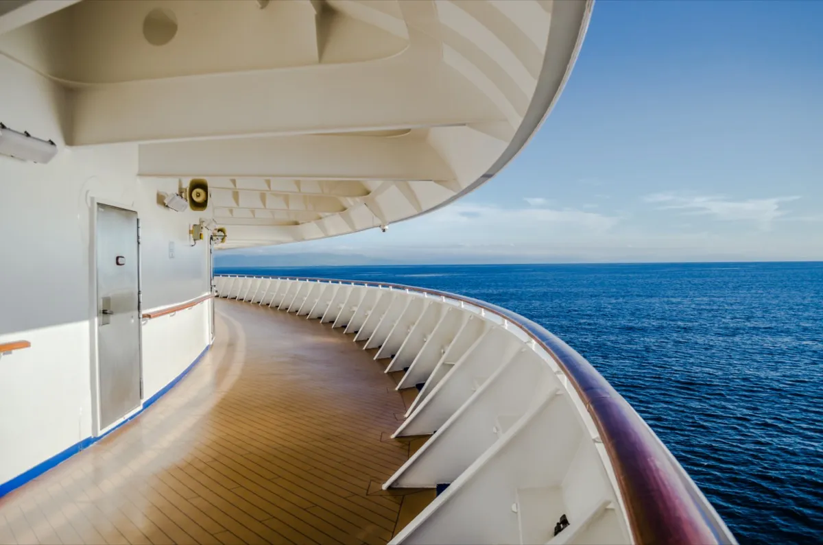 curved cruise ship walkway