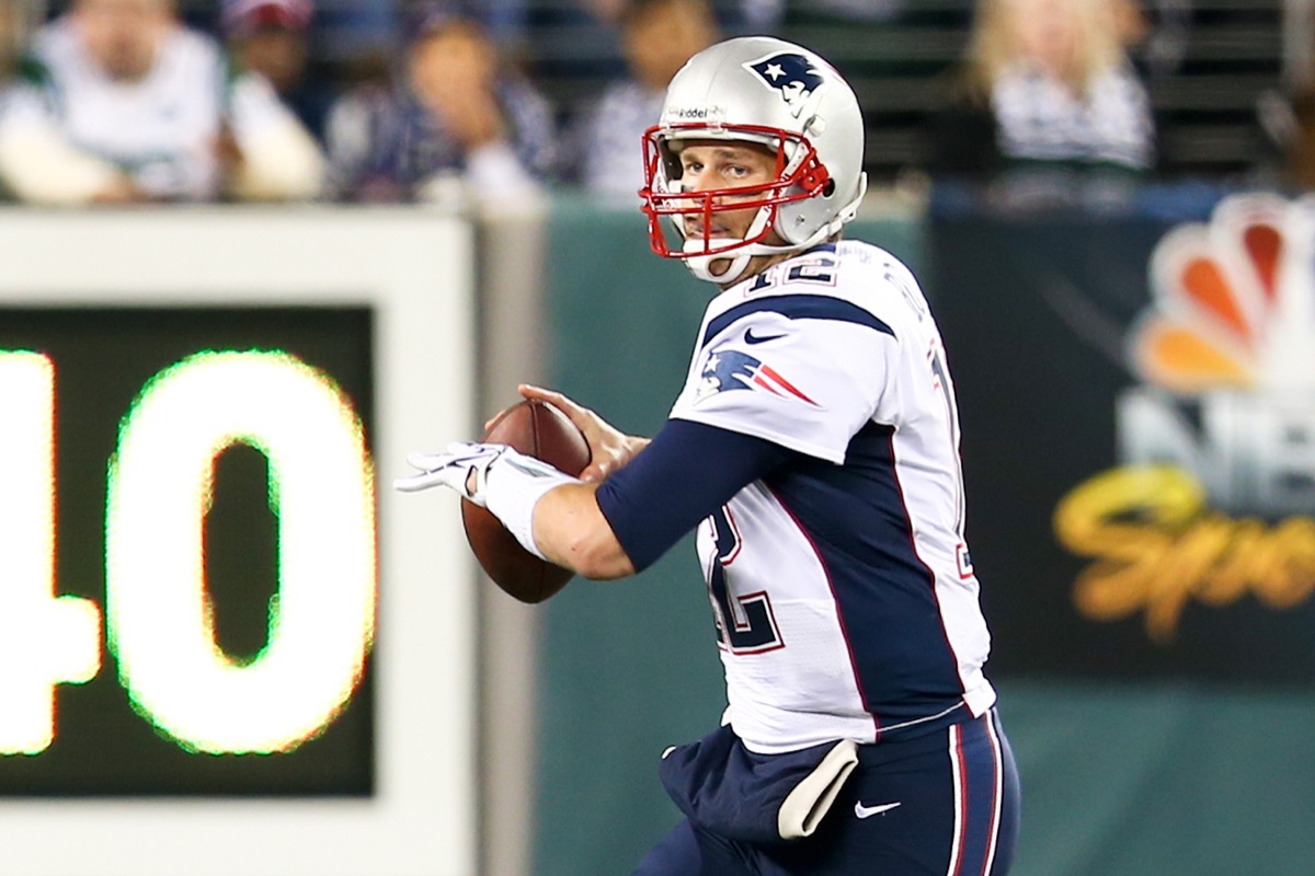 Patriots quarterback Tom Brady preparing to throw