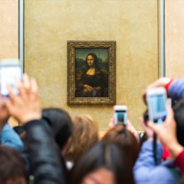 people trying to take a picture of the mona lisa