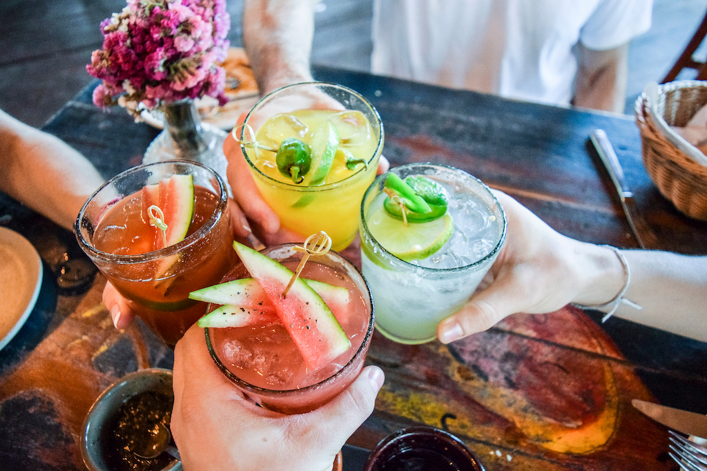 group of friends clinking mocktails, low-alcohol drinks