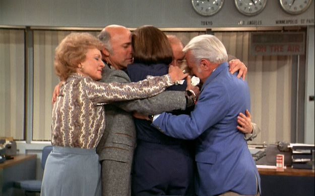 the cast of the mary tyler moore show hugging in the final episode