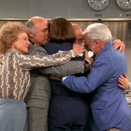 the cast of the mary tyler moore show hugging in the final episode