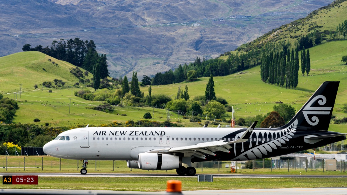 air new zealand plane preparing for takeoff