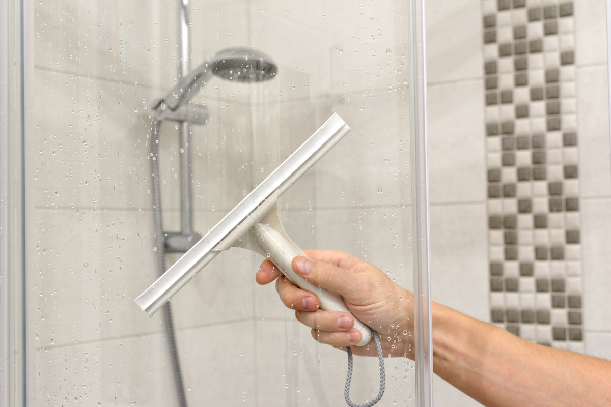 Cleaning a glass shower
