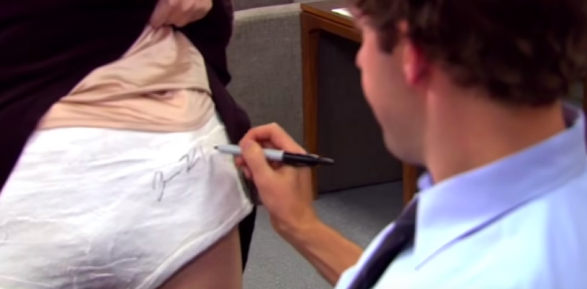 Jim signing Meredith's cast