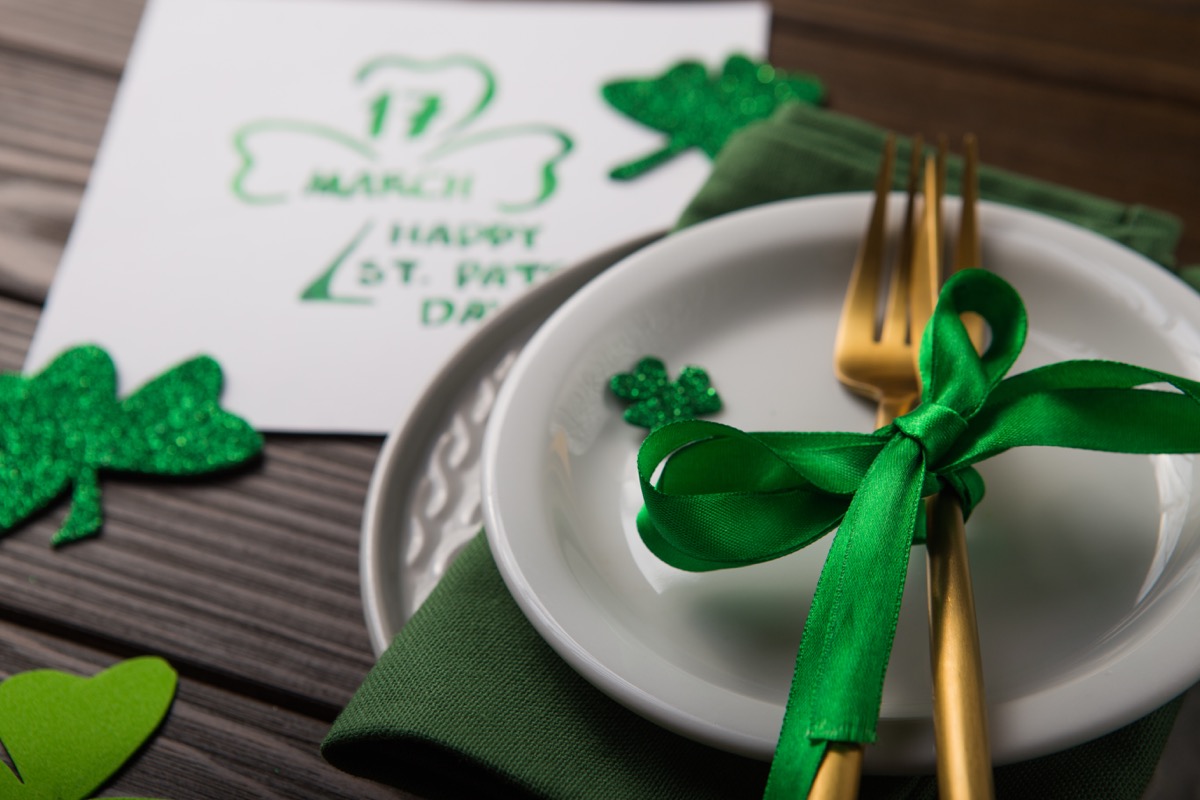 st patty's day table setting