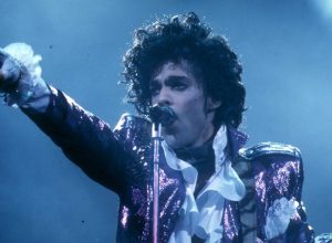 Prince performing in 1985