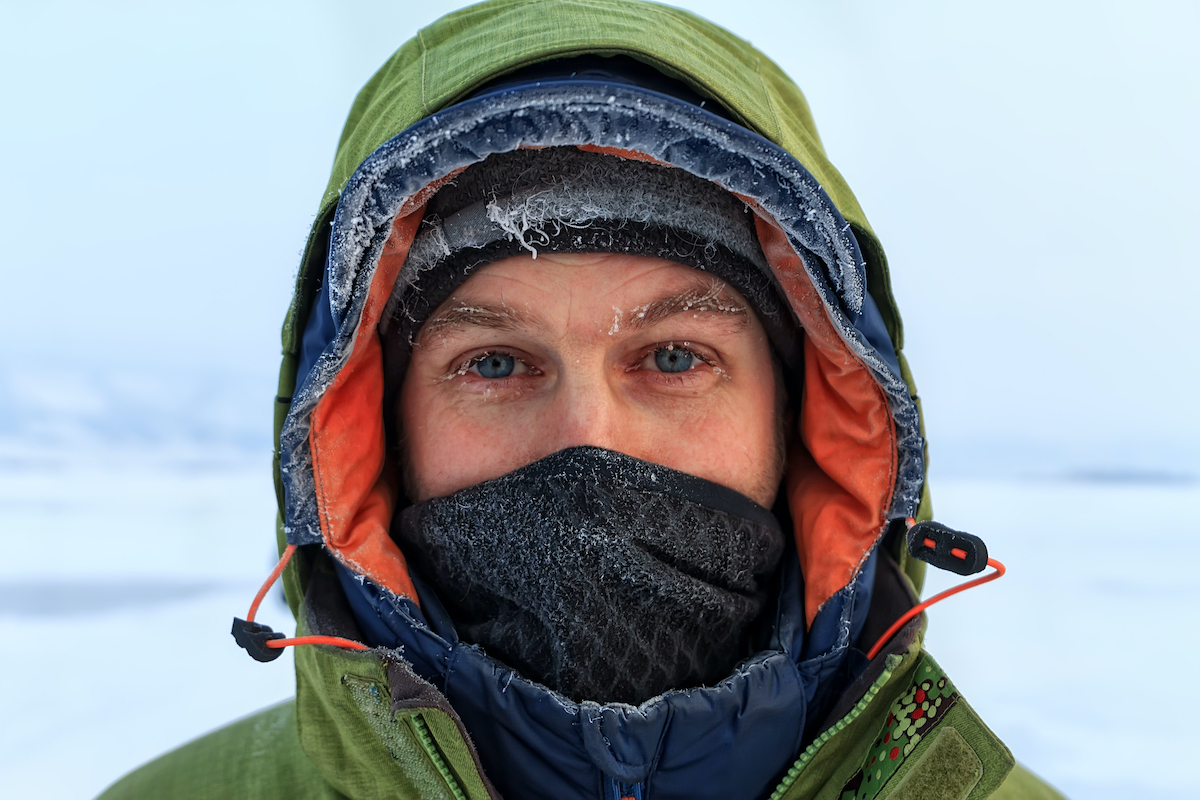 man wearing gaiter over nose and mouth in the cold