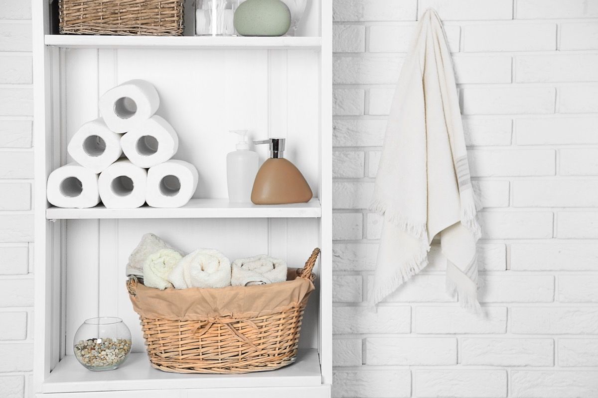 11 Items You Should Have in Your Bathroom for Guests