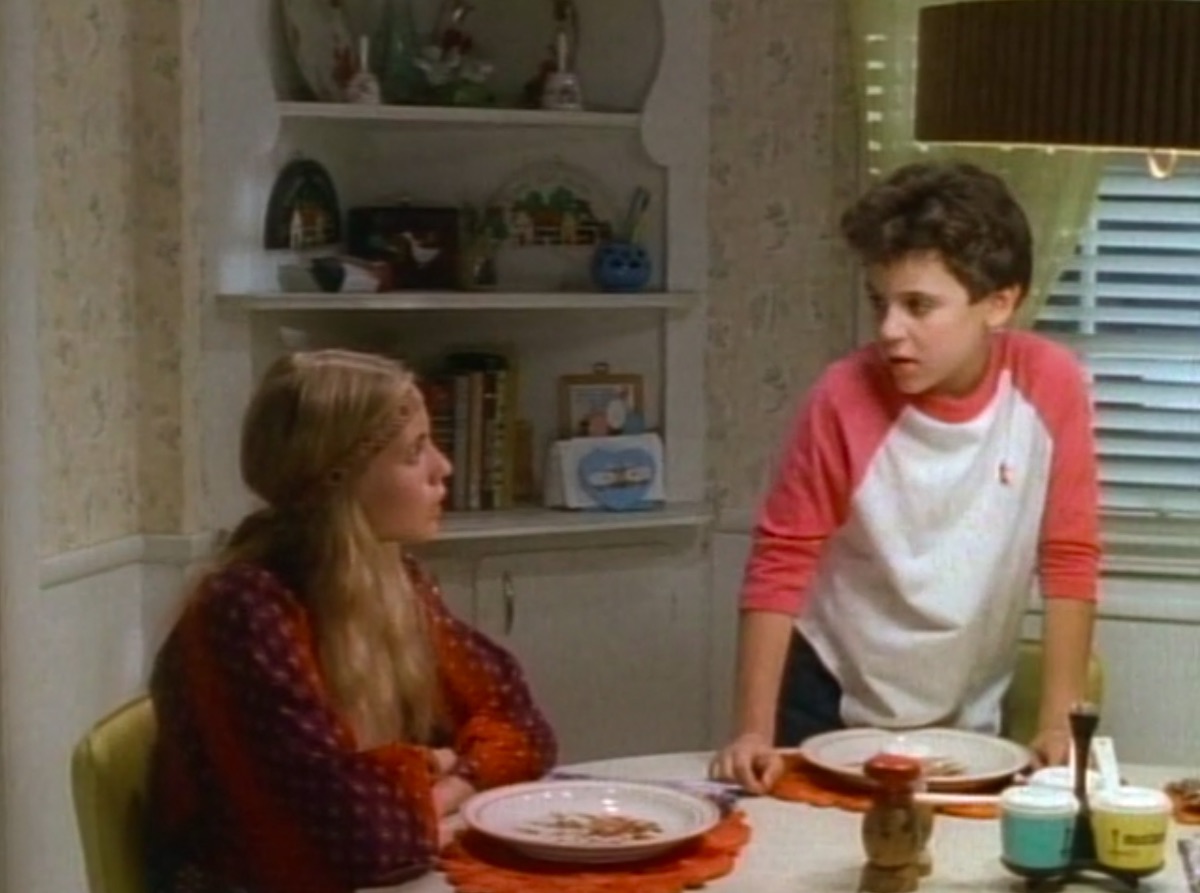 Olivia d'Abo and Fred Savage in The Wonder Years