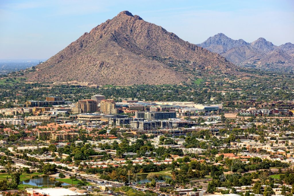 scottsdale arizona with mountains in the distance