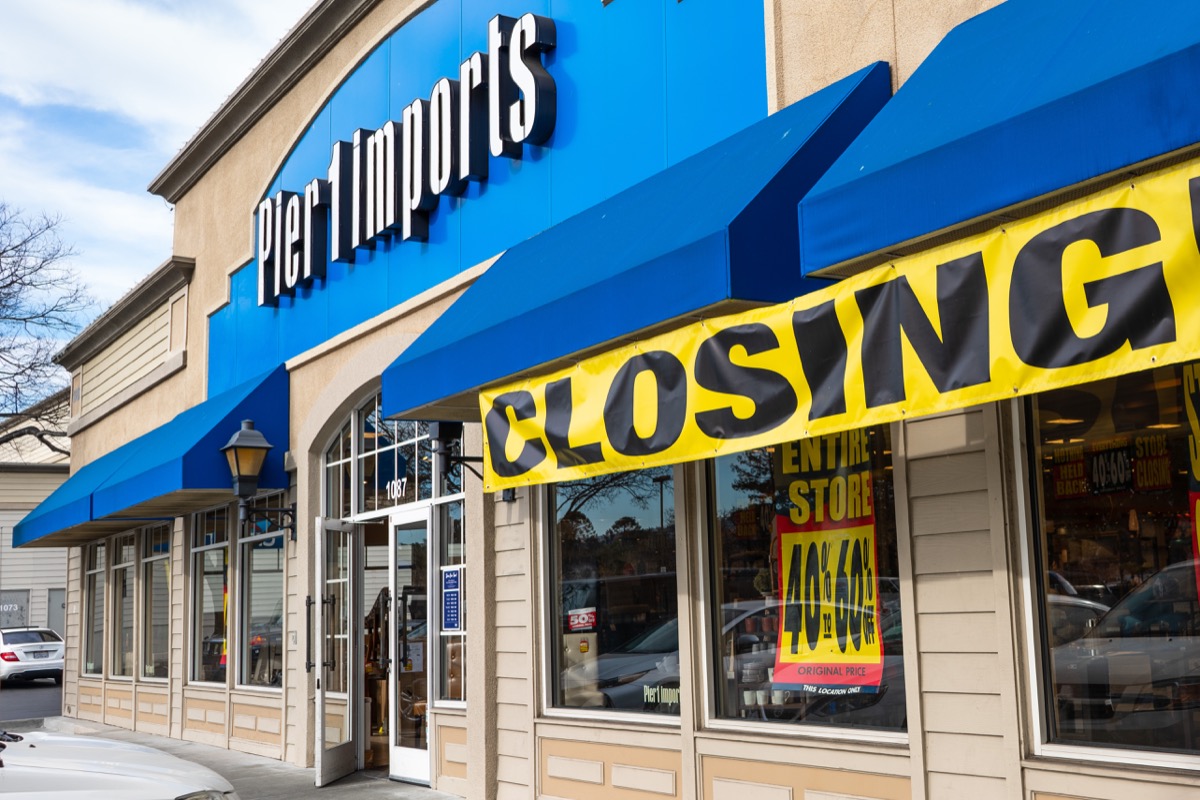 Pier 1 Imports store with closing sign