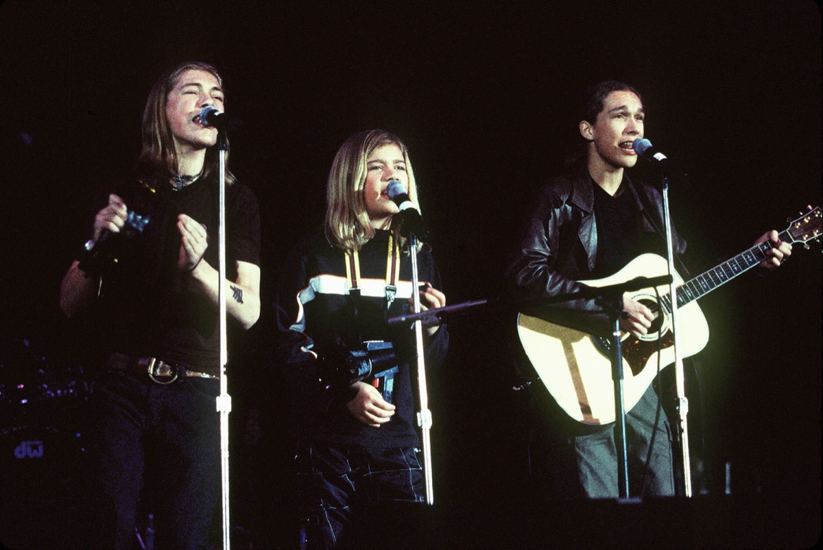 Hanson Performing 1998