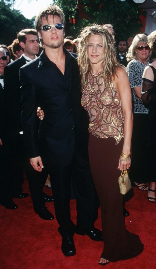 Jennifer-Aniston-and-Brad-Pitt-1999.jpg (500×863)