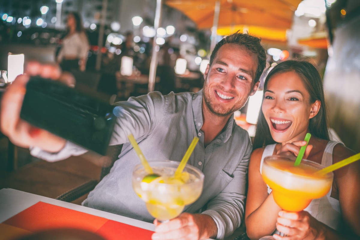 18 Undeniable Signs Your First Date Went Extremely Well 