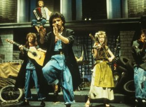 DEXY'S MIDNIGHT RUNNERS UK group in 1980 with Kevin Rowland and Lucy Korgan on violin.