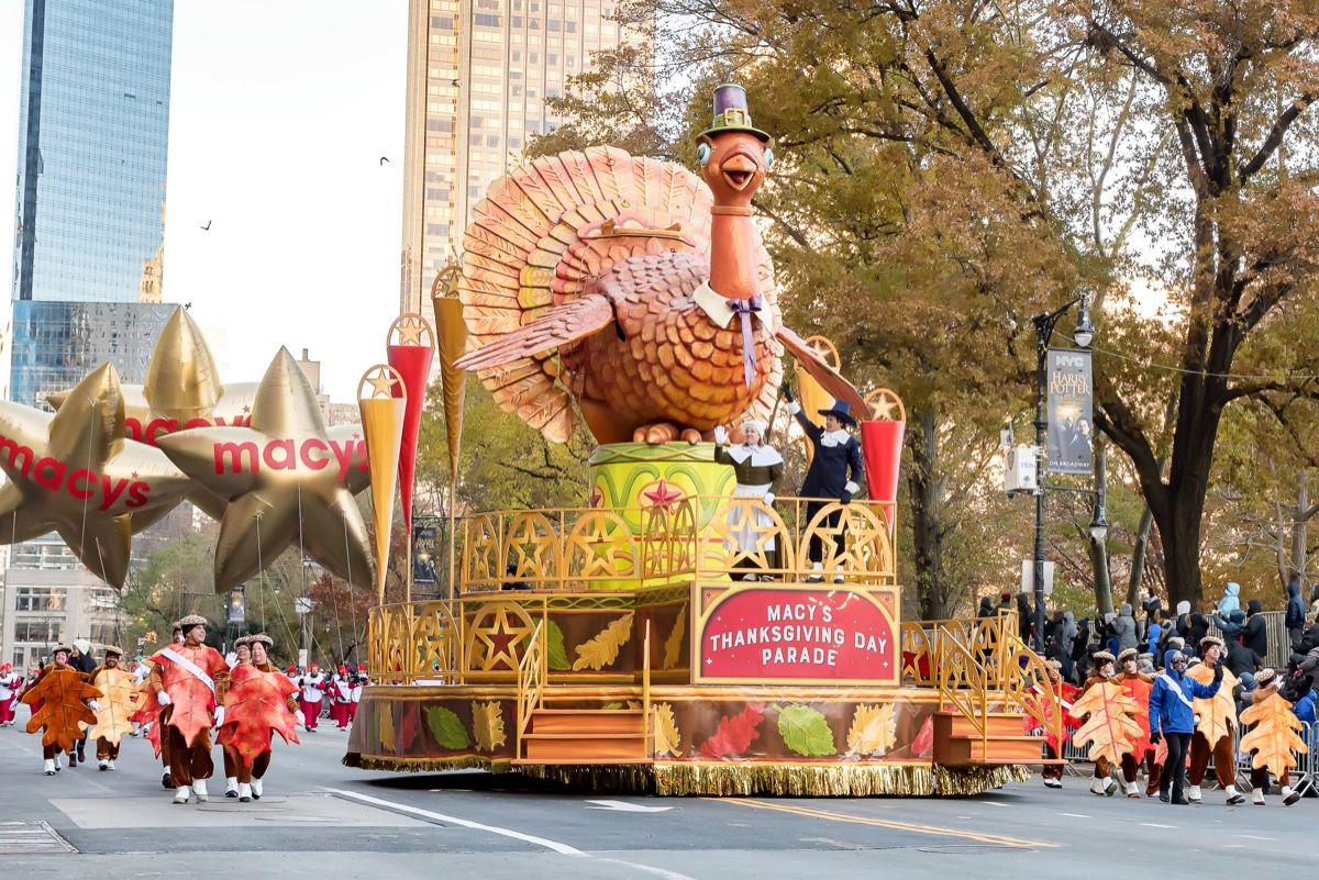 The CDC Says These Are the Riskiest Thanksgiving Activities to Avoid - 36