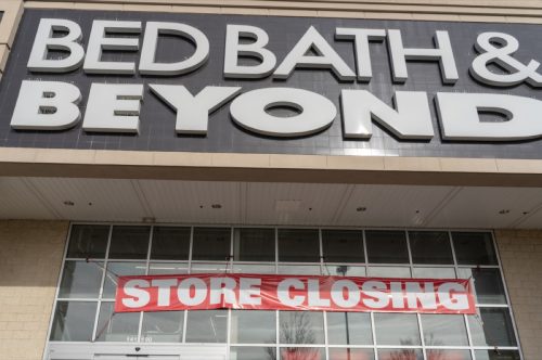 bed bath and beyond with store closing sign