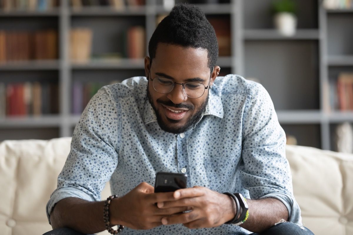 Smiling in Your Dating Profile Pictures Will Get You Way More Matches