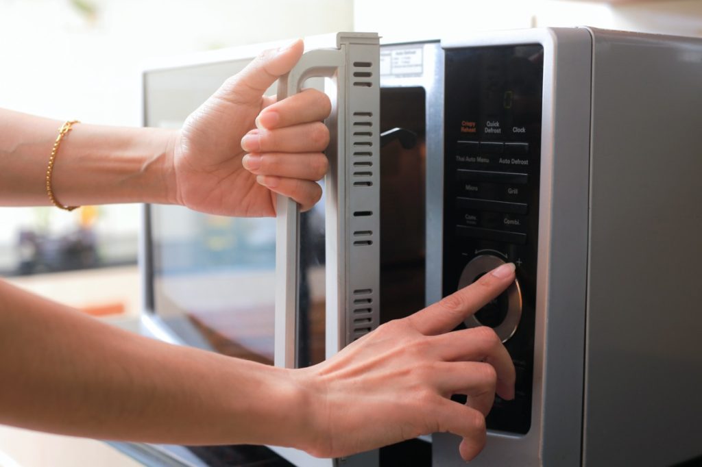 hand opening door of microwave