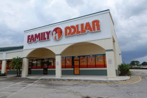 Strip Mall mit Family Dollar Store