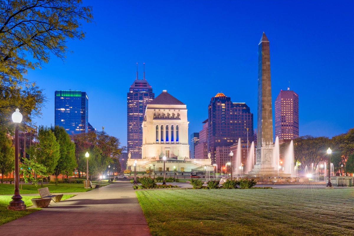USA War Memorials and city skyline in Indianapolis, Indiana at twilight