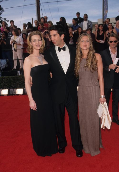 Lisa-Kudrow-David-Schwimmer-and-Jennifer-Aniston-2000.jpg (500×726)