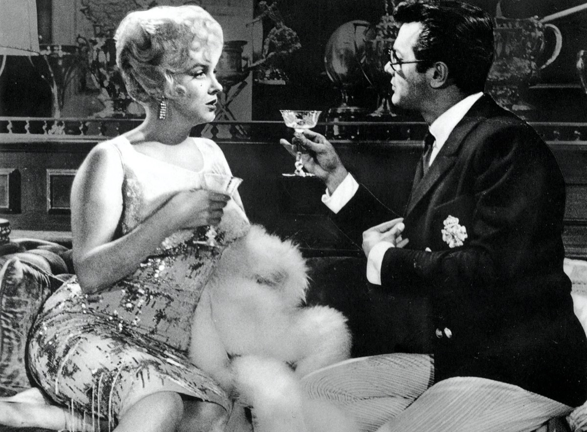 Marilyn Monroe and Tony Curtis in "Some Like It Hot"