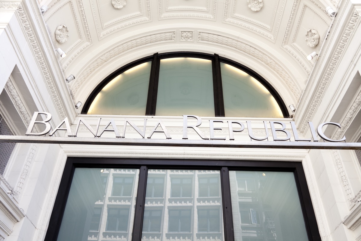banana republic store exterior