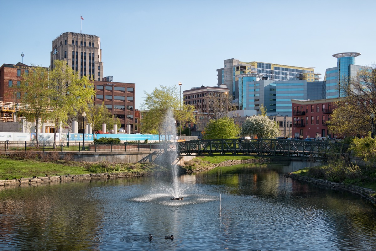 cityscape photo of Kalamazoo, Michigan in the afternoon