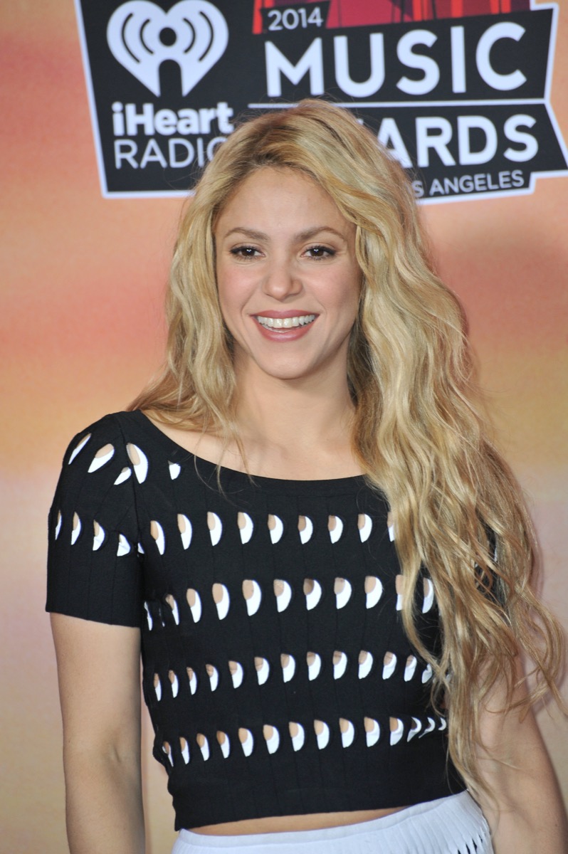 Shakira wears black top at the iHeart Radio Music Awards in 2014