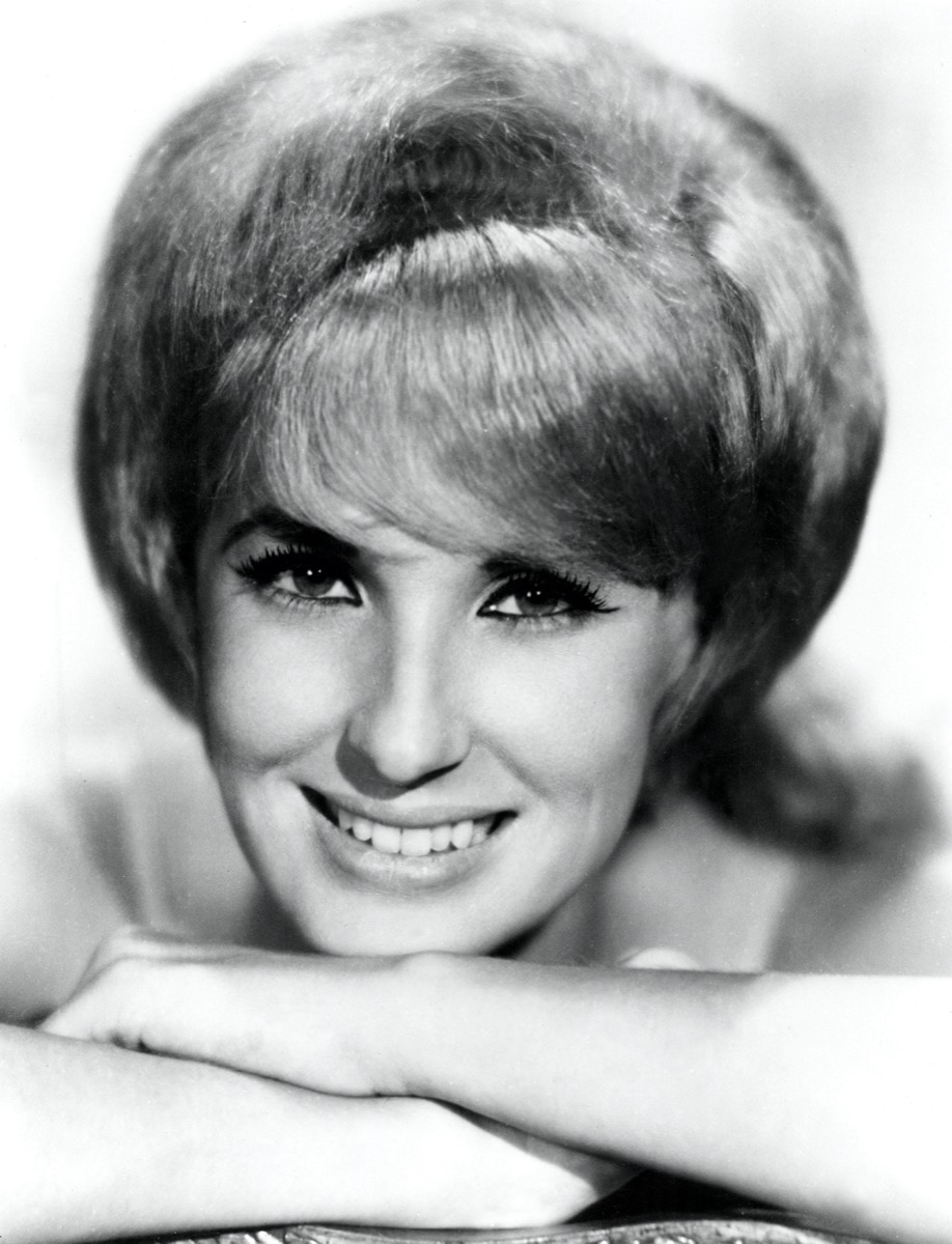 tammy wynette black and white photo bouffant hair