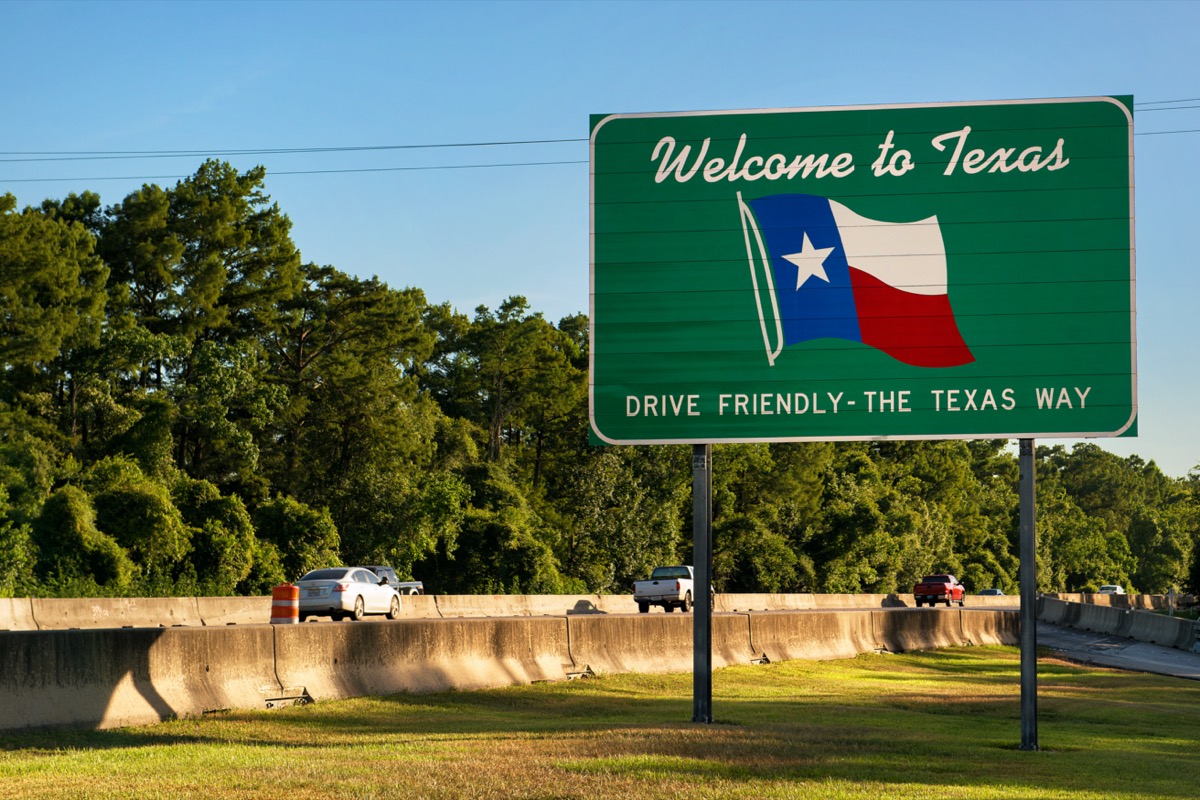green "Welcome to Texas" sign on the side of a highway