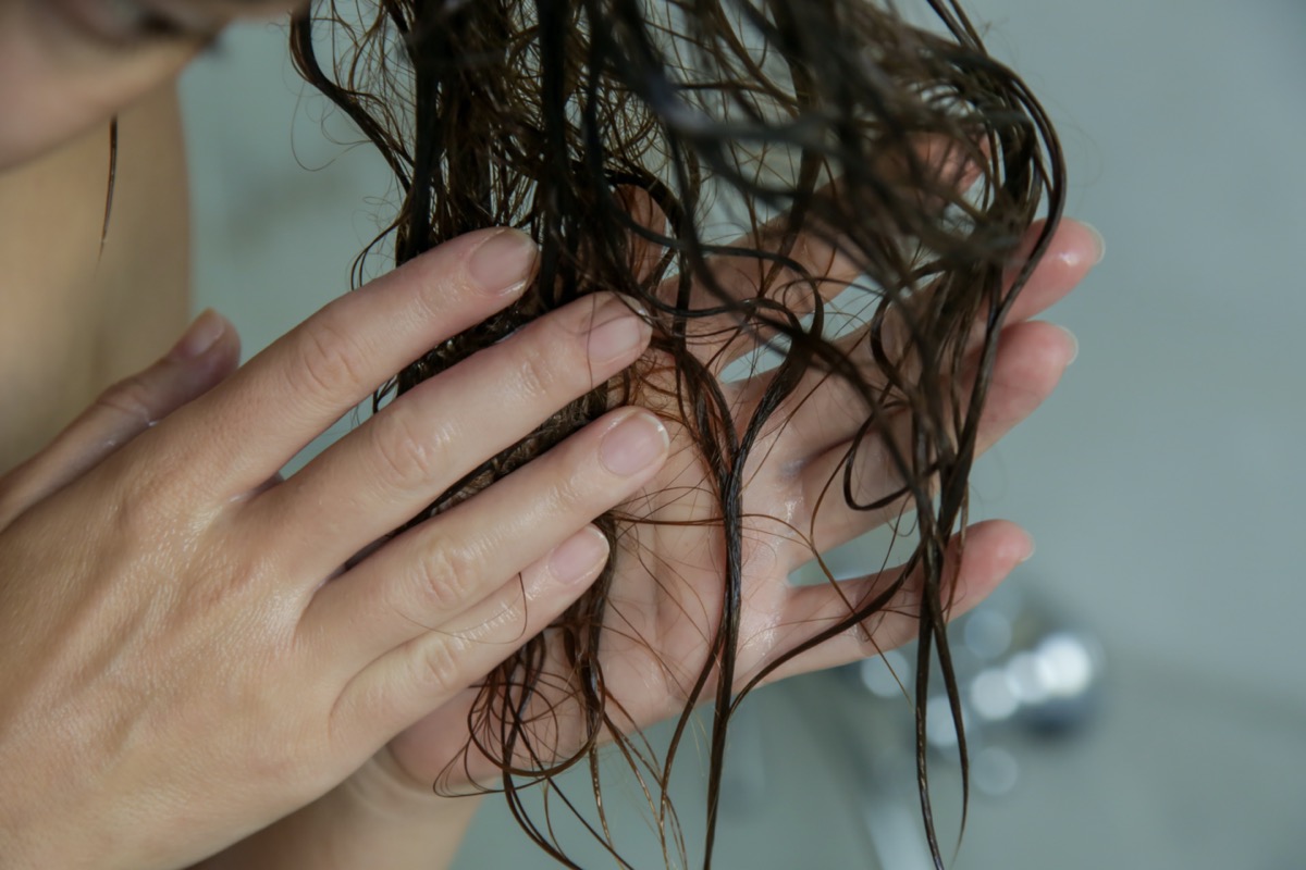 white woman washing the ends of her hair