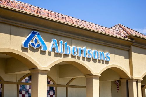 A store front sign of the grocery store Albertsons